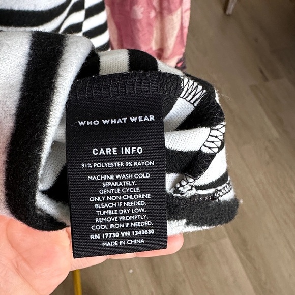 Who What Wear Monochrome Striped Top - Picture 5 of 5